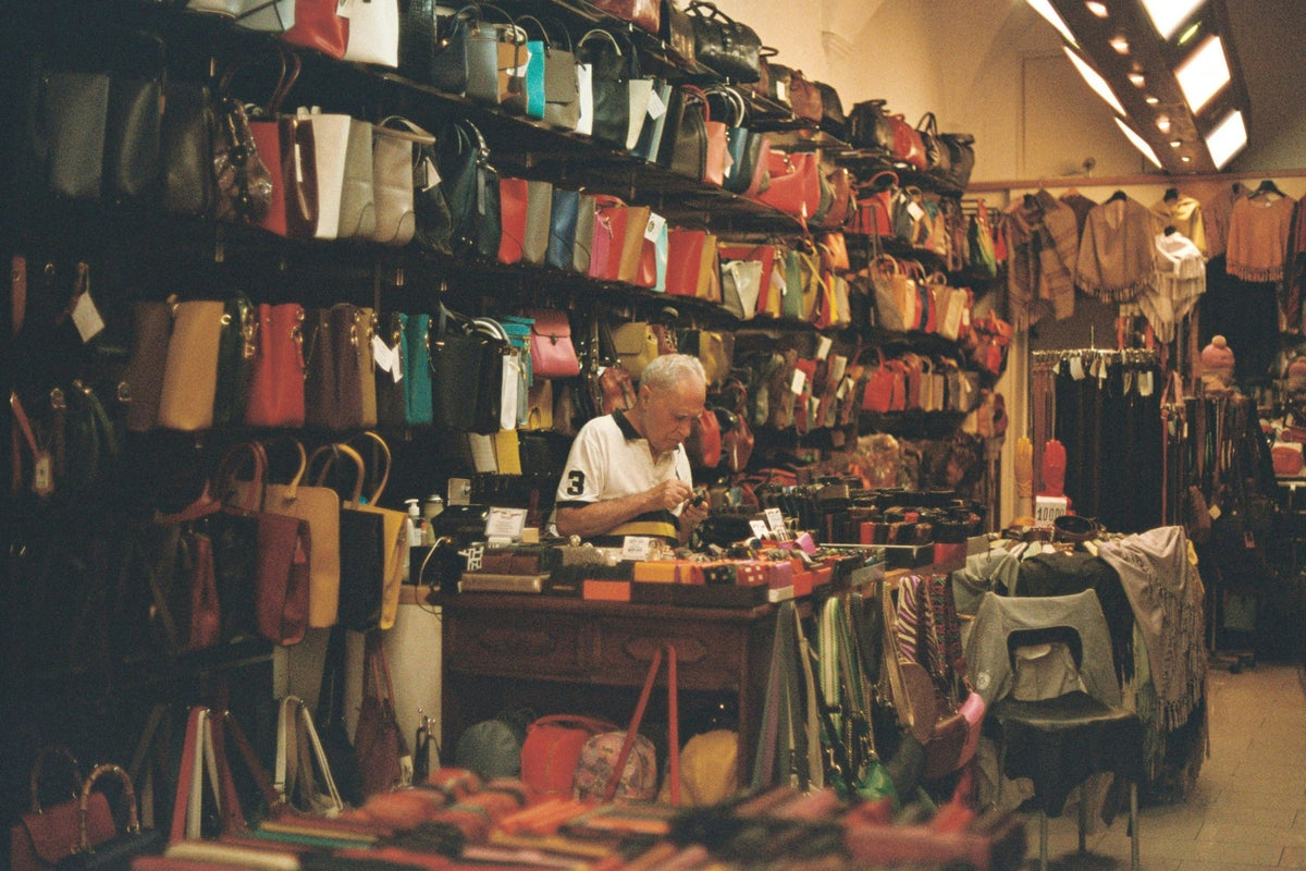 Florence Leather Markets: A 2026 Guide to San Lorenzo, Porcellino and Santa Croce - Leather Italiano