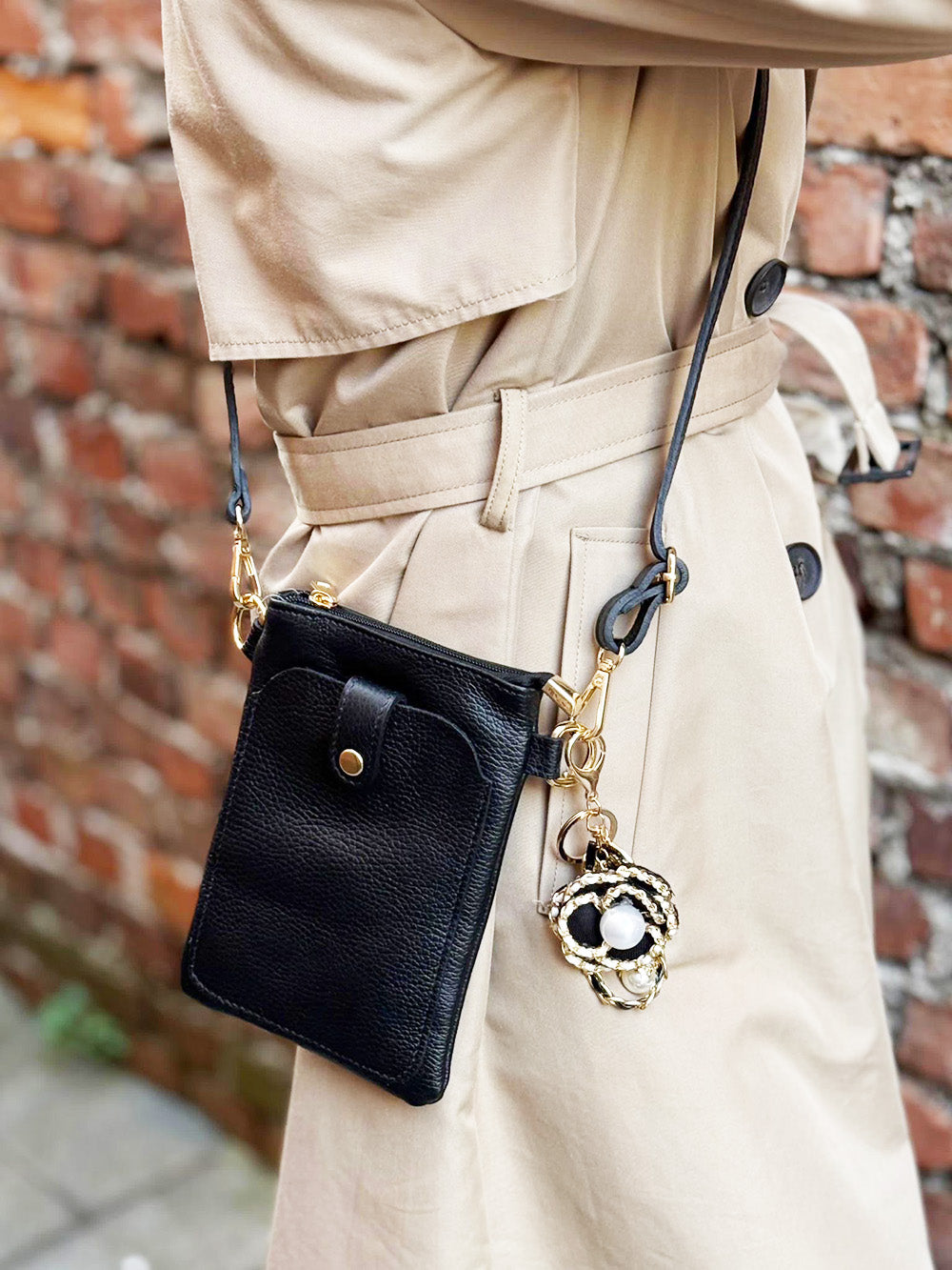 Eterna Italian Leather Crossbody Bag – Elegant Compact Crossbody for Women