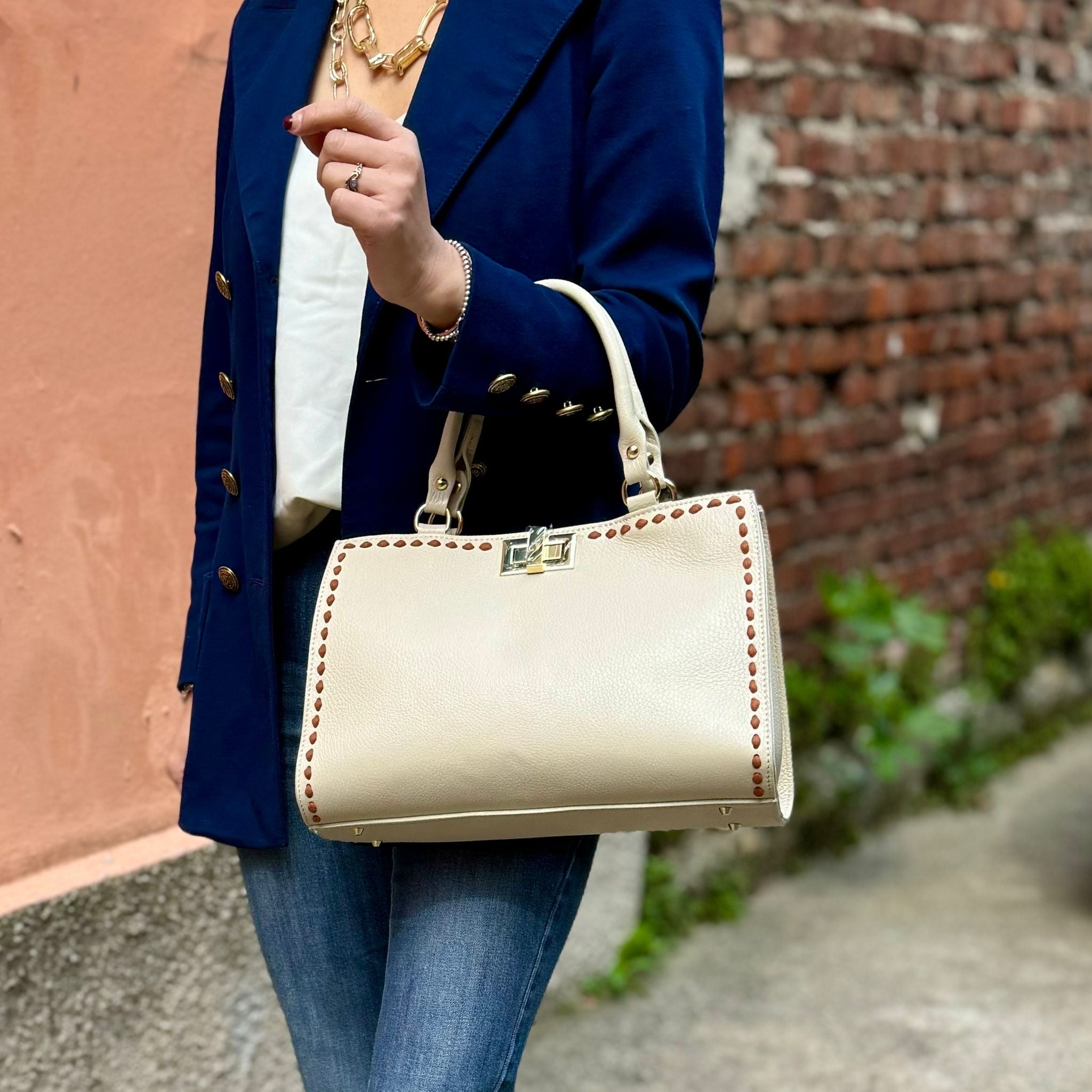 Clizia Leather Handbag: Versatile Elegance - Leather Italiano