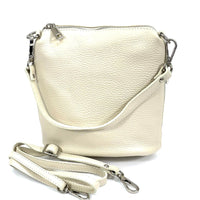 Samantha Leather Shoulder Bag: Timeless Elegance - Leather Italiano