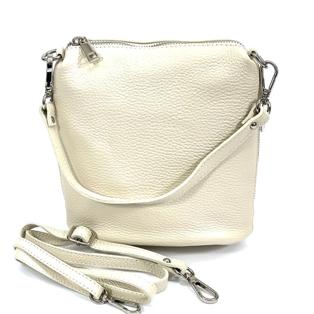 Samantha Leather Shoulder Bag: Timeless Elegance - Leather Italiano