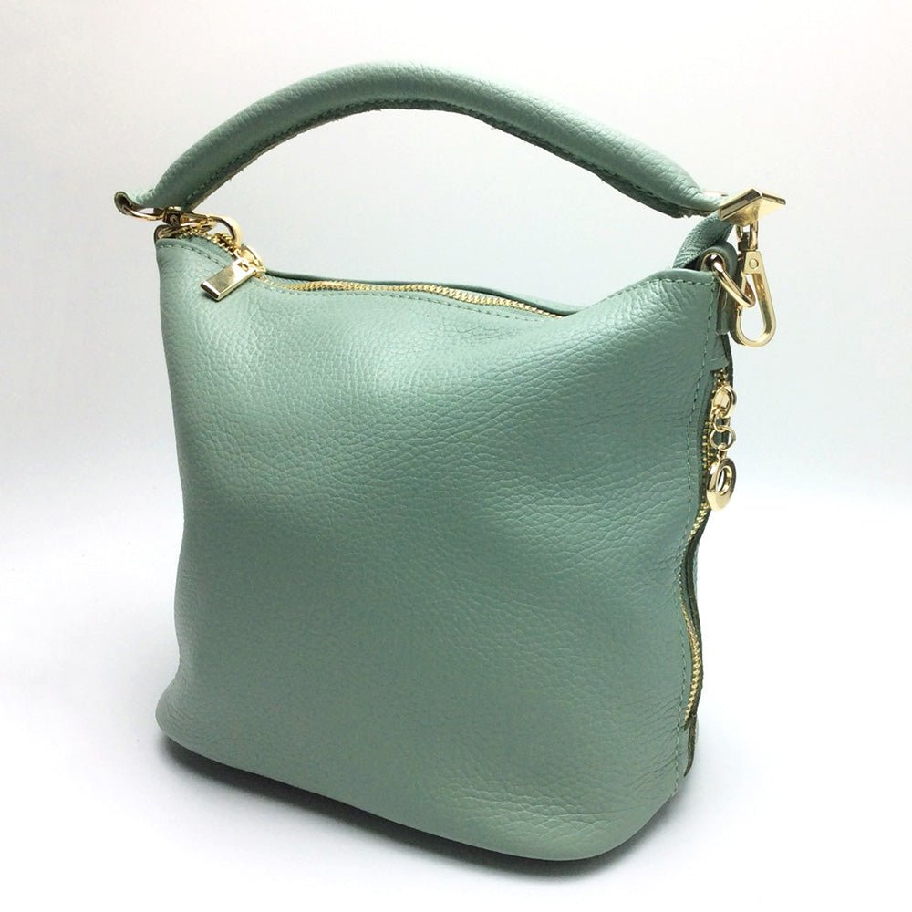 Samantha Leather Shoulder Bag: Timeless Elegance - Leather Italiano