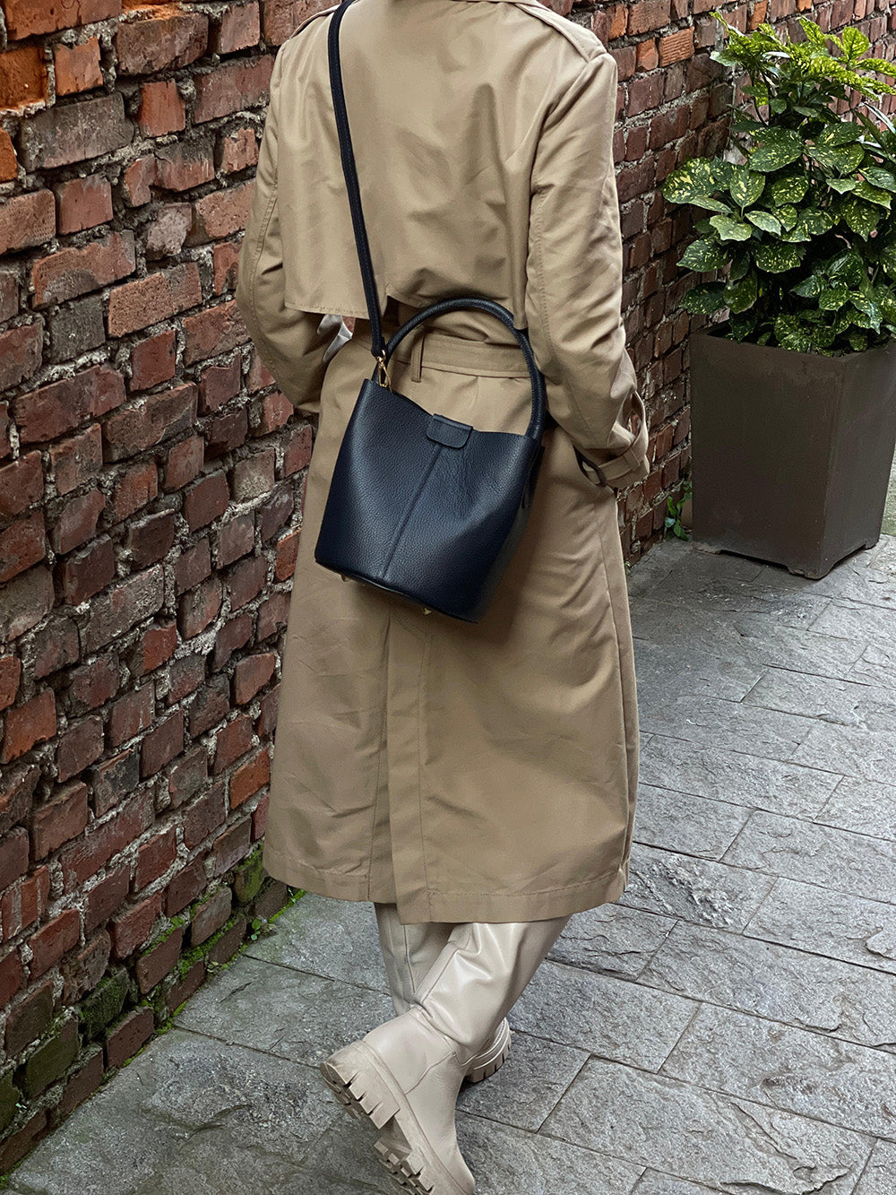 Grazia Italian Leather Bucket Bag – Elegant Everyday Shoulder Bag for Women