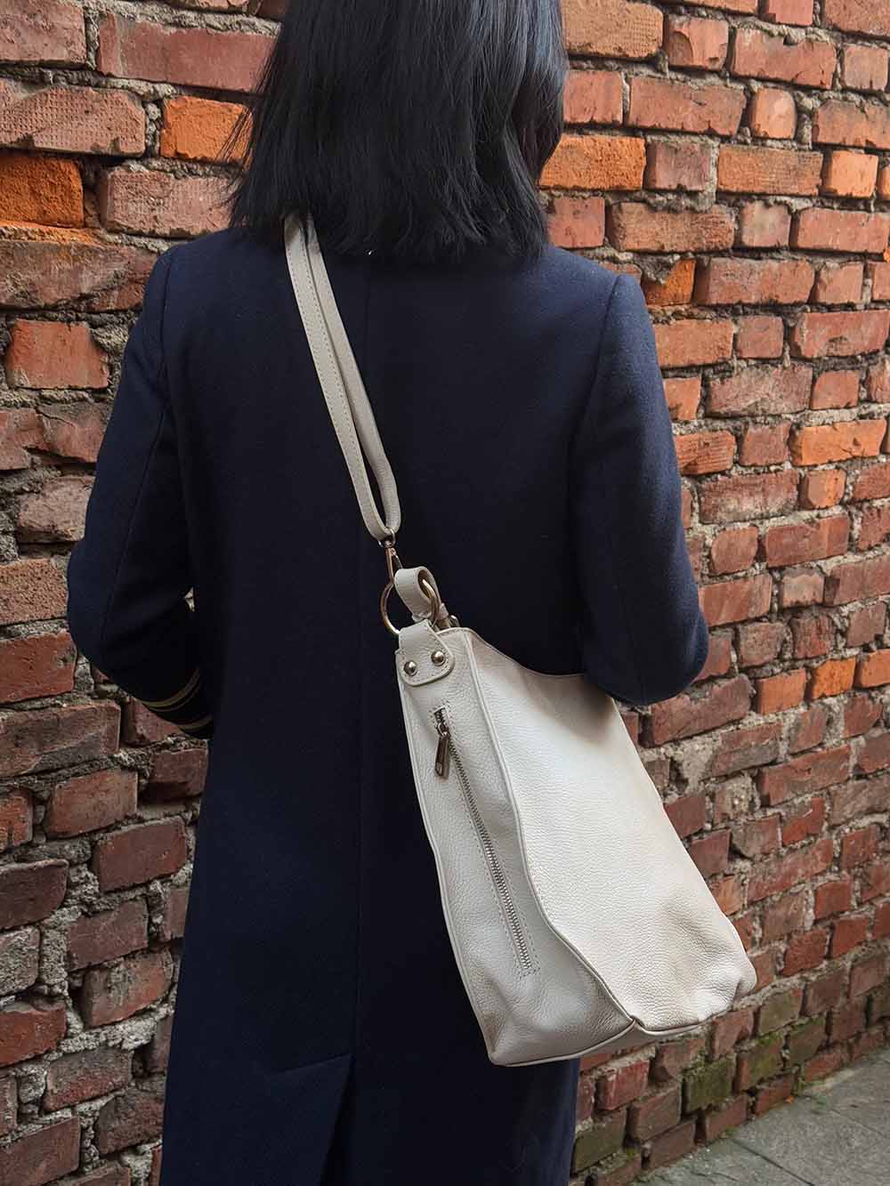 Amica Italian Leather Shoulder Bag – Elegant Everyday Bag for Women