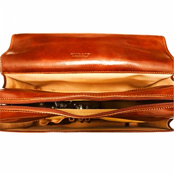 Interior of versatile men's leather bags