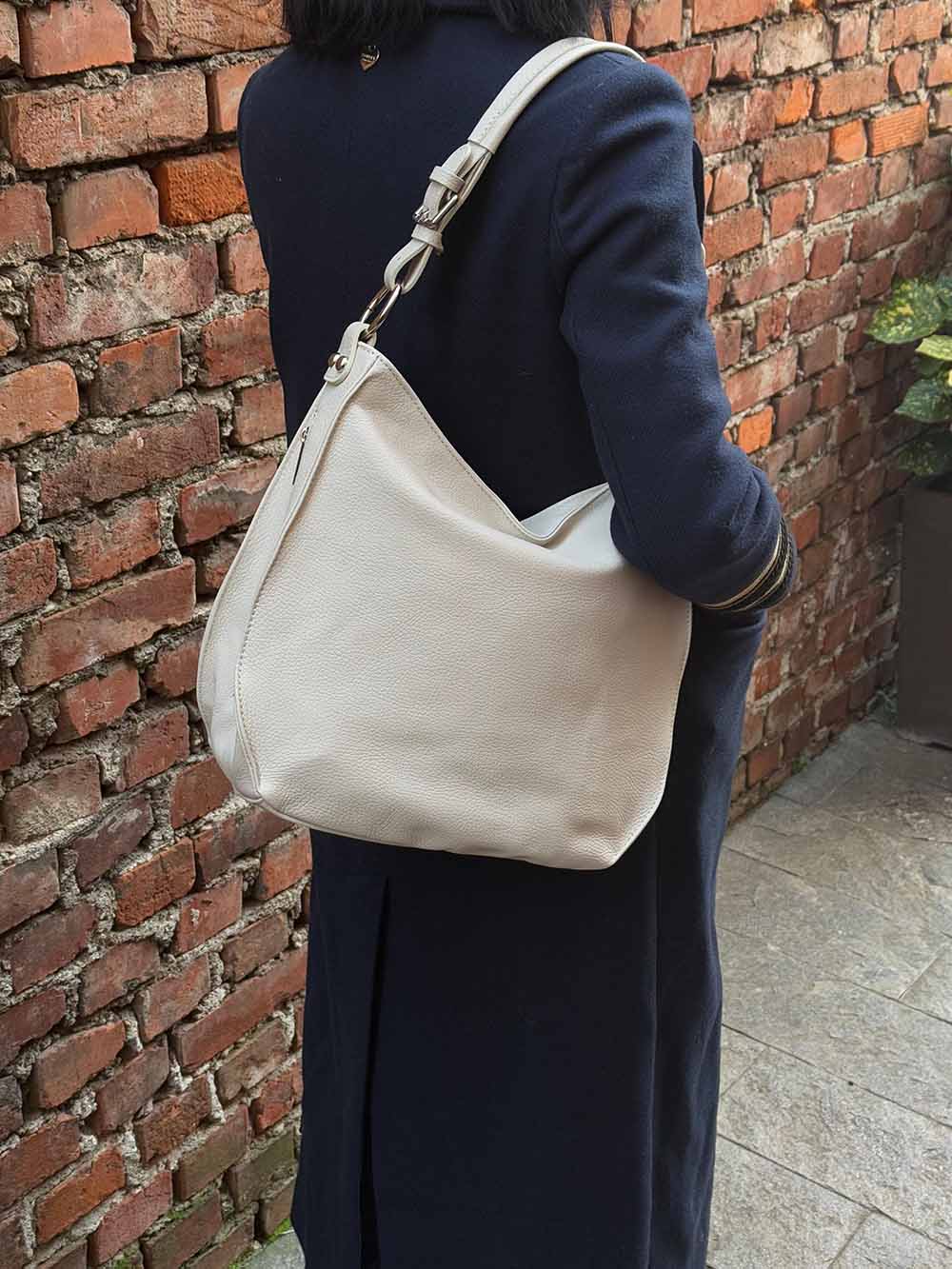 Amica Italian Leather Shoulder Bag – Elegant Everyday Bag for Women - Leather Italiano