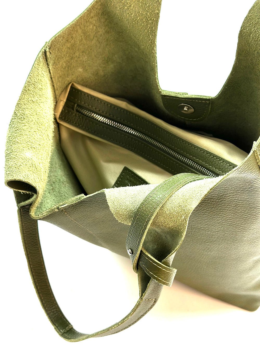 Claudia Italian Leather Shoulder Bag – Spacious & Handcrafted Elegance - Leather Italiano