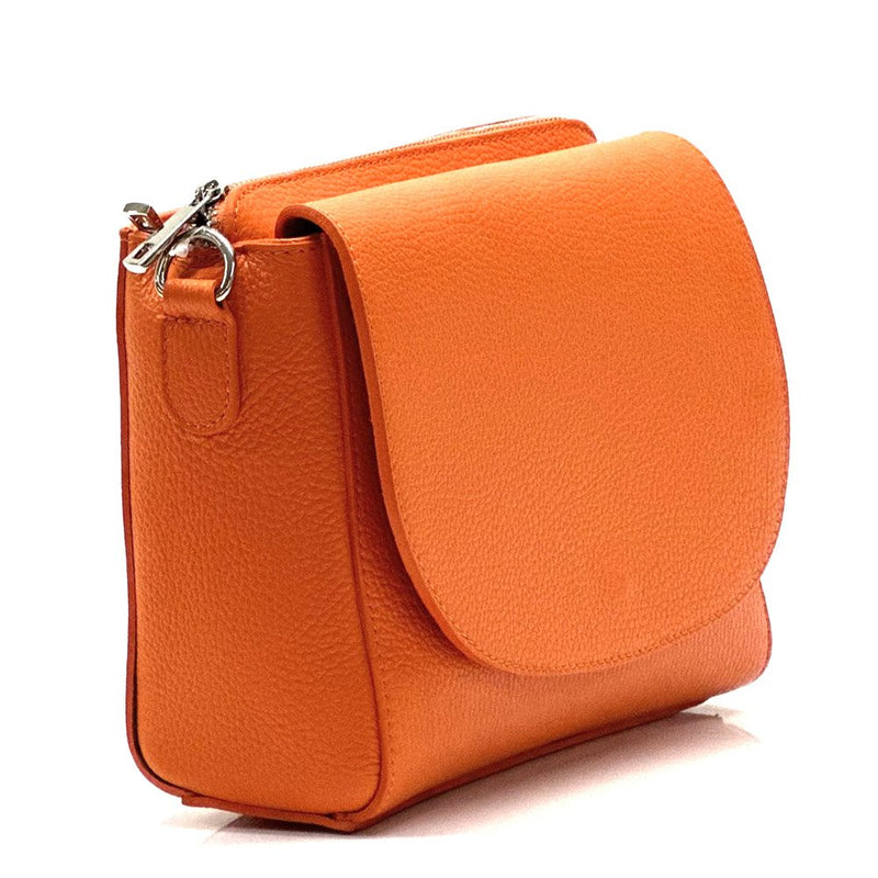 Effortless Elegance: The Ester Leather Shoulder Bag - Leather Italiano