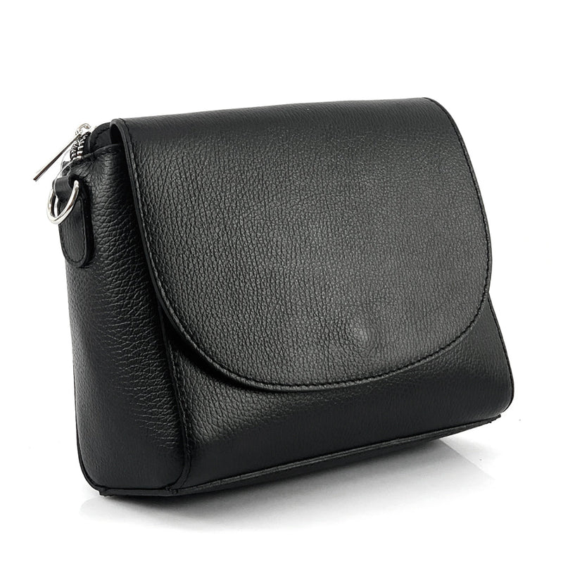 Effortless Elegance: The Ester Leather Shoulder Bag - Leather Italiano