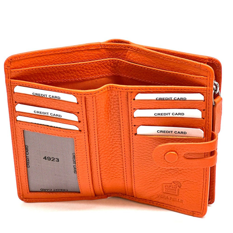 Isotta Leather Wallet – Compact Italian Elegance with RFID Protection - Leather Italiano