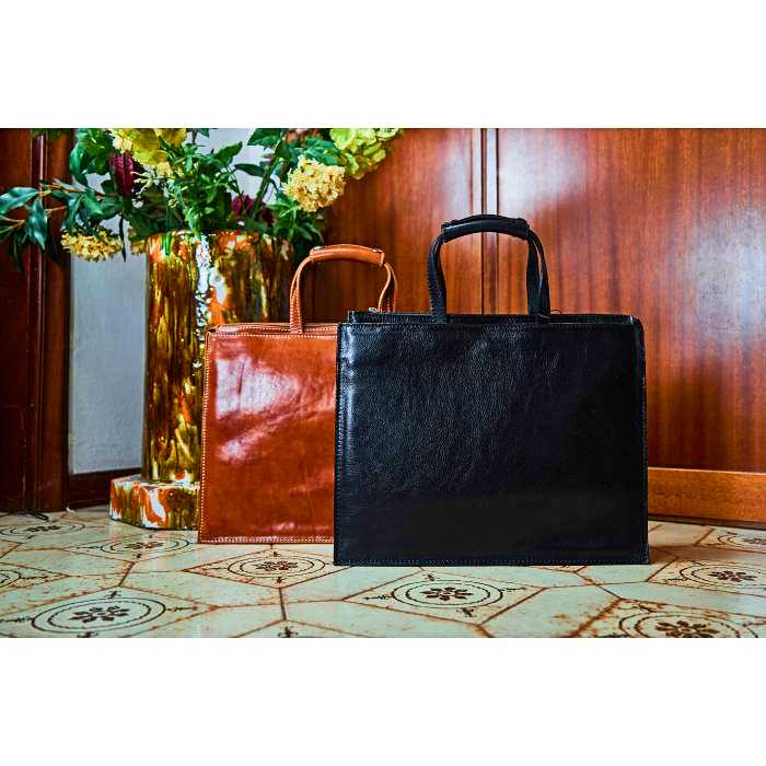 Lifestyle view of the Pisa Men's Leather Handbag in Black