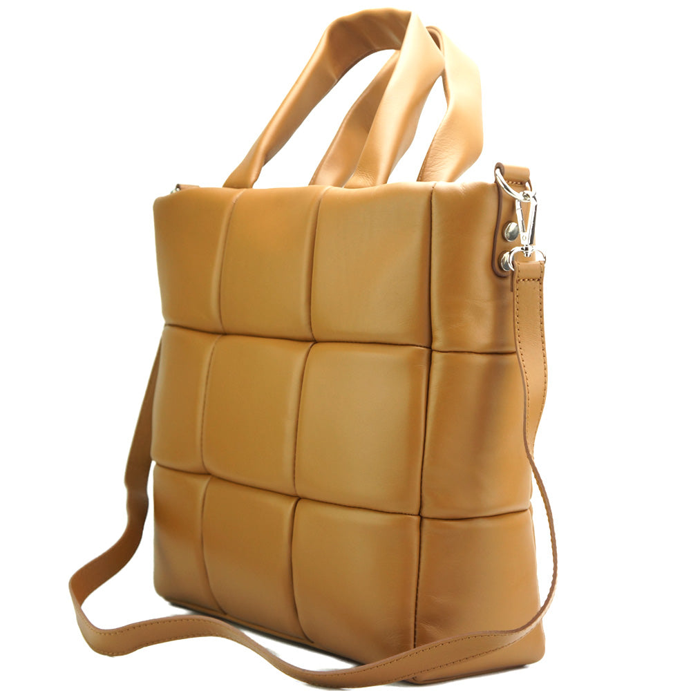 Leather Tote Isla in tan - angled view