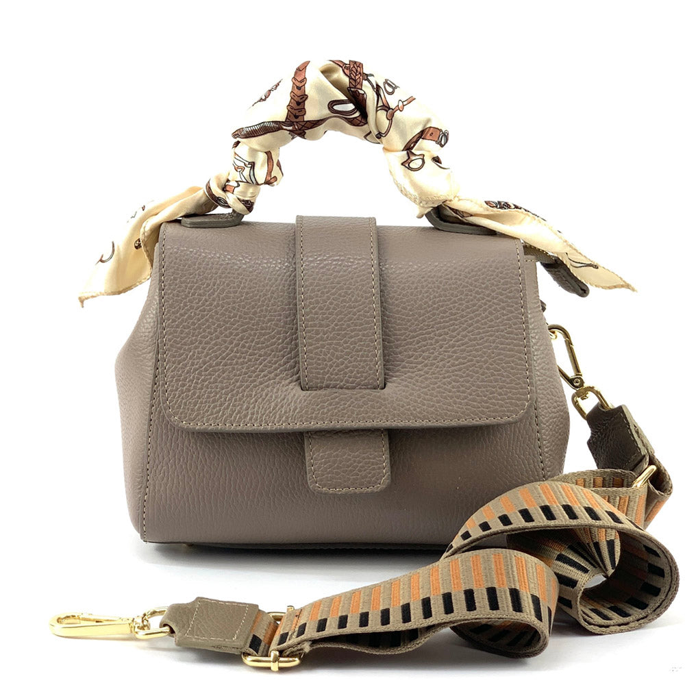 Kylie leather Handbag-4