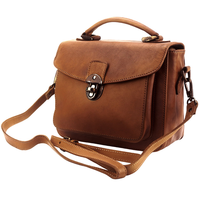 Montaigne GM vintage leather Handbag-6