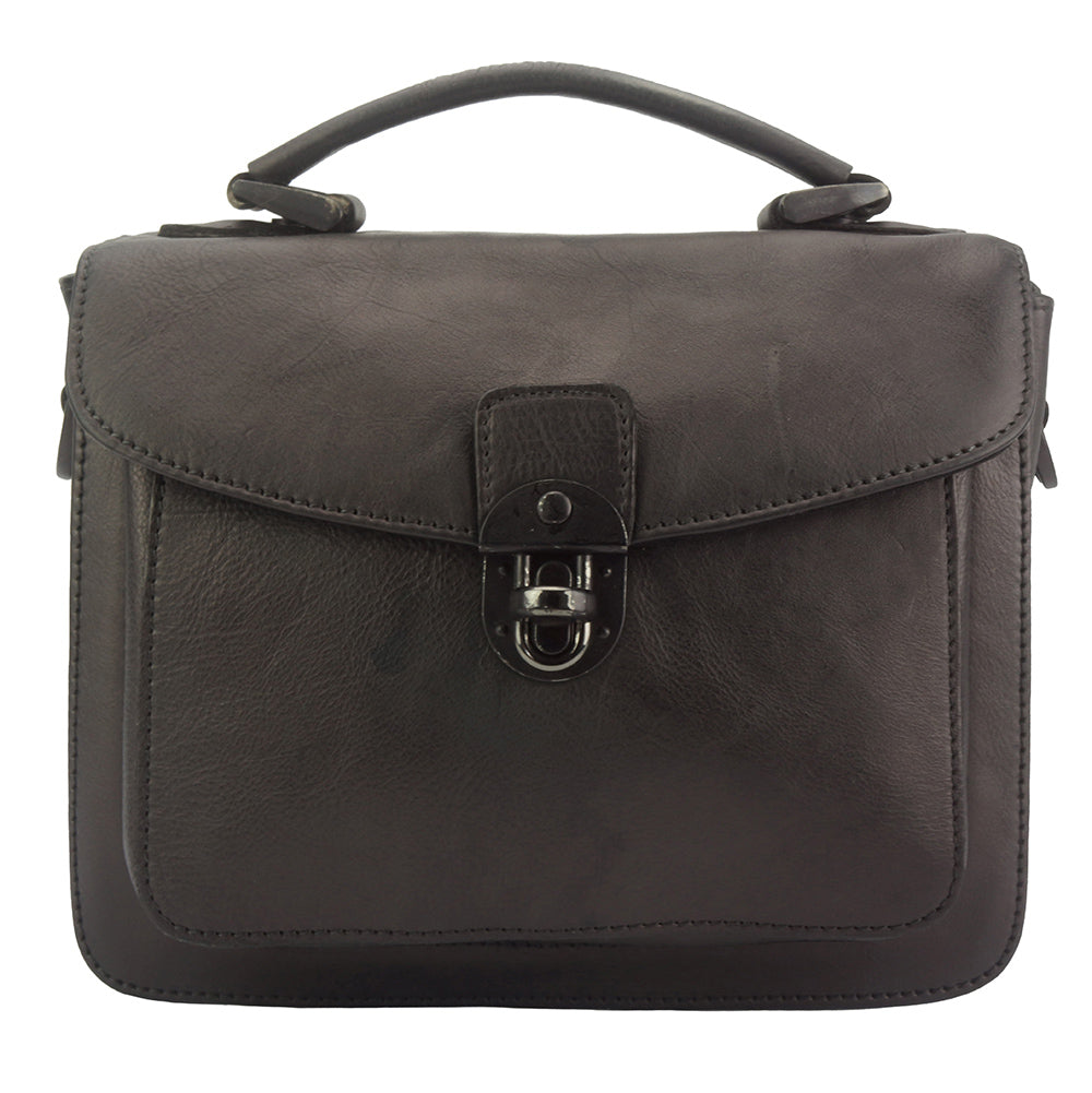 Montaigne GM vintage leather Handbag-24