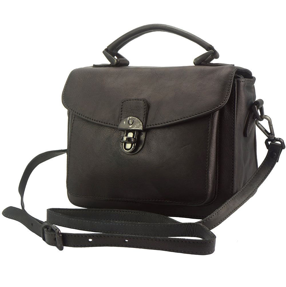 Montaigne GM vintage leather Handbag-1