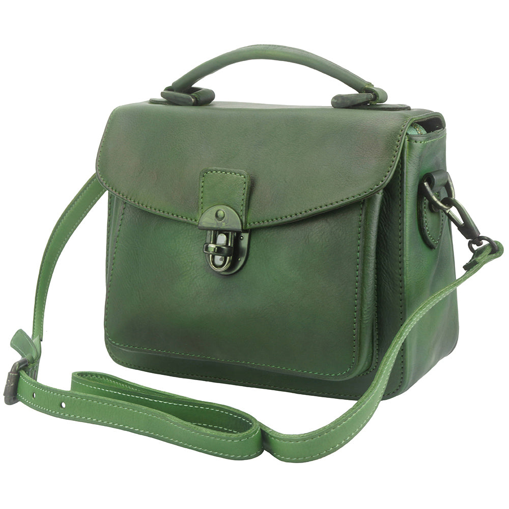 Montaigne GM vintage leather Handbag-18
